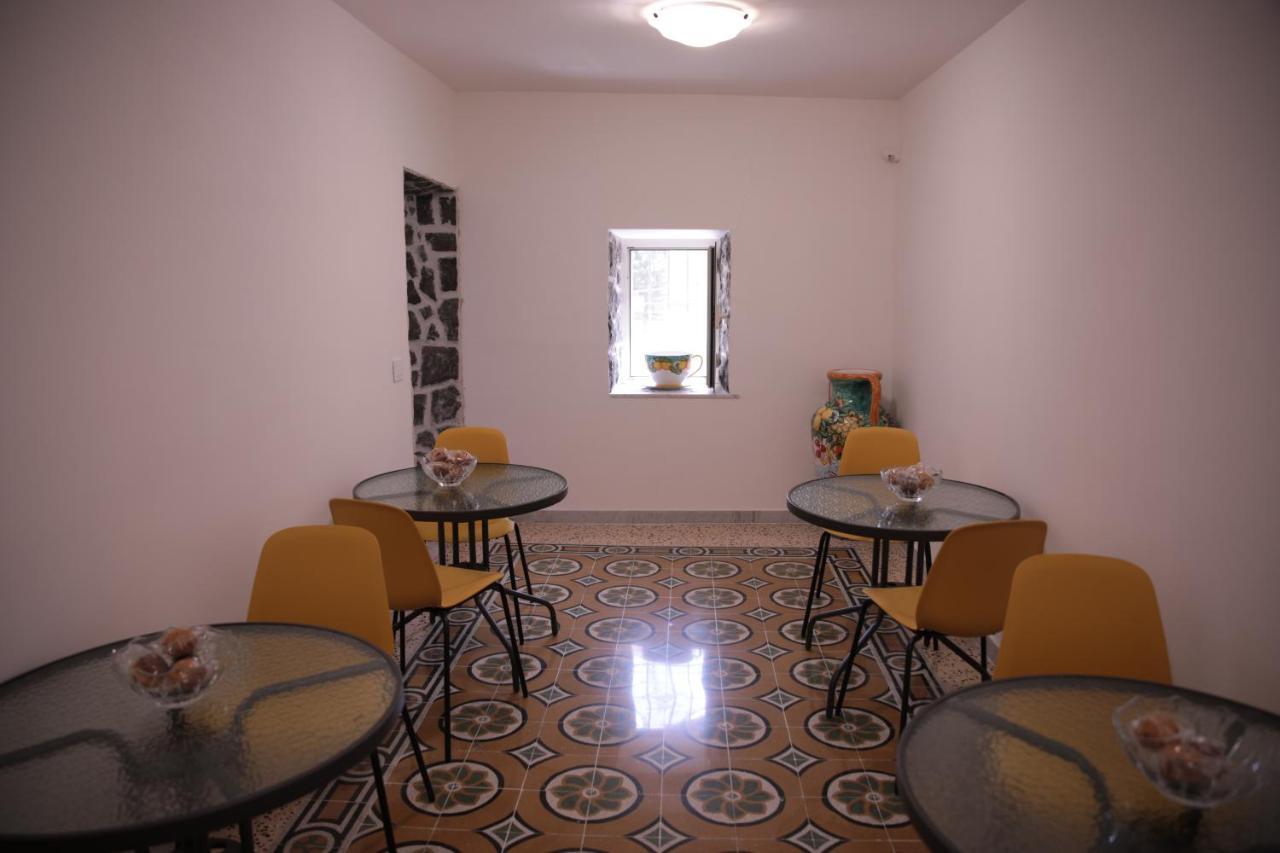 Bed and Breakfast Palazzo Caracciolo Del Sole à Terzigno Extérieur photo