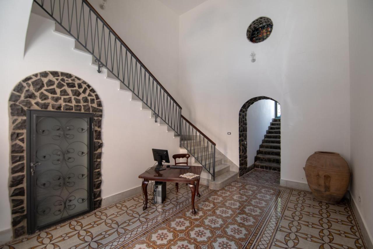 Bed and Breakfast Palazzo Caracciolo Del Sole à Terzigno Extérieur photo